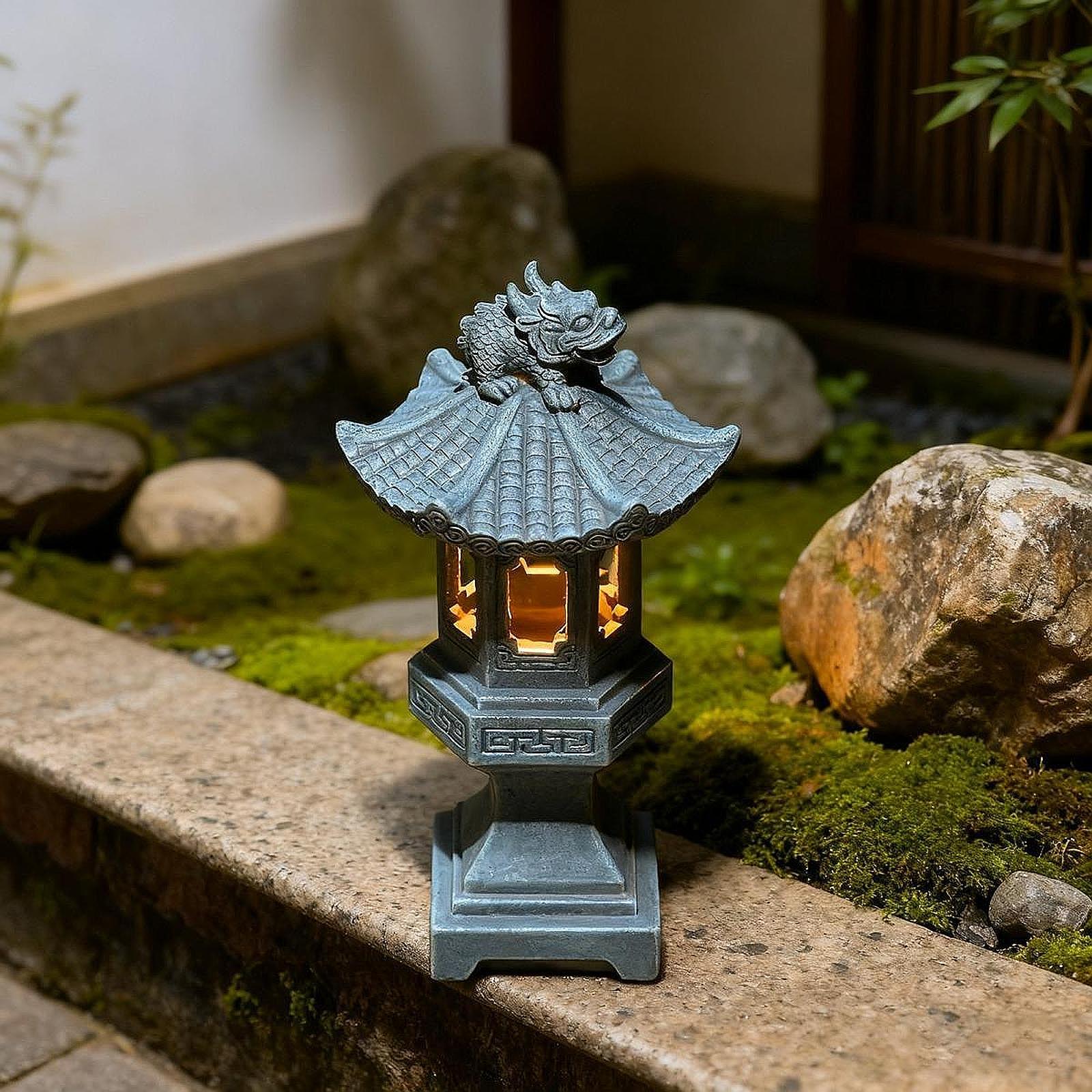 Home Security Yard Sign - Lentera Pagoda Surya dengan Patung Taman